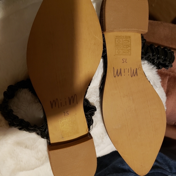 Pointed toe black mules - Picture 2 of 2